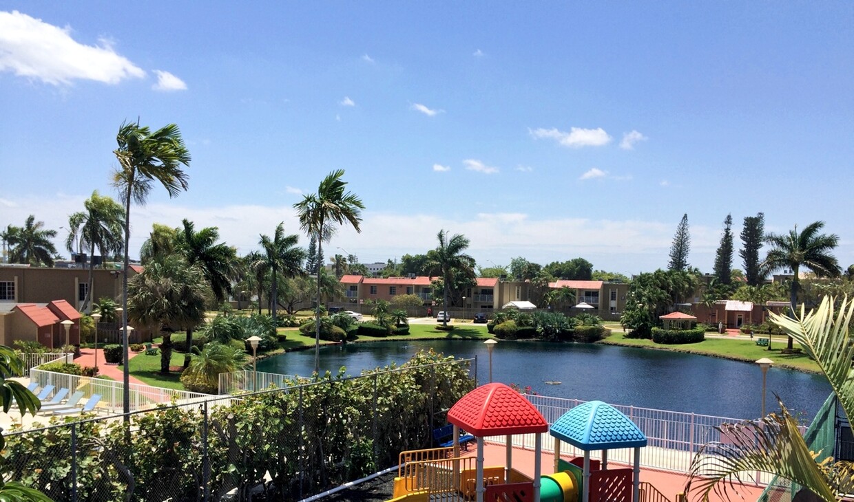Foto principal - 4580 NW 79th Ave