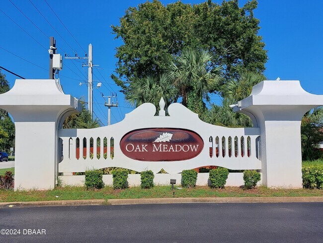Building Photo - 2122 Oak Meadow Cir