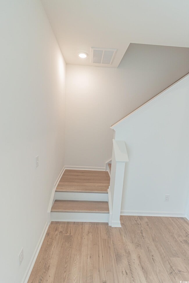 Building Photo - 203 Crescent Wy