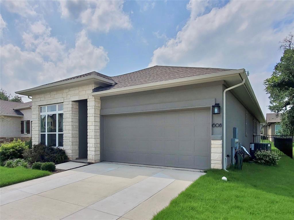 Foto principal - 608 Treaty Oak Dr