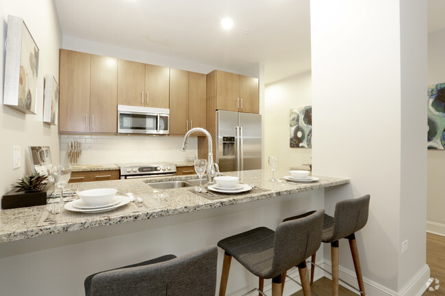 2 Bedroom Duplex - Kitchen - 850 Lake Shore Drive