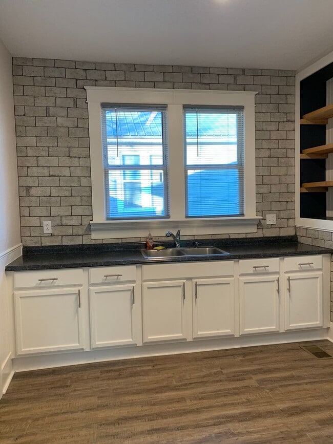 Foto del edificio - 2 Bed/2 Bath- Newly Renovated!!