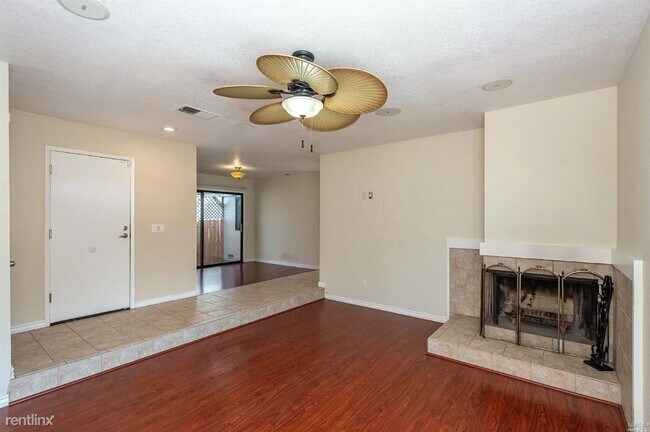 Foto del edificio - 3 br, 2 bath House - 1004 Spenlow Rd