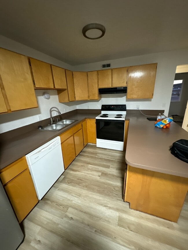 Building Photo - 109 Lilac Way