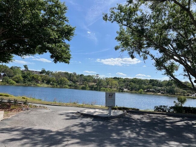 Foto del edificio - Sunnyside Lakeview 2br/2ba Apartment