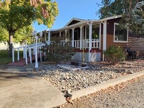 Building Photo - 8260 Sherwood Blvd