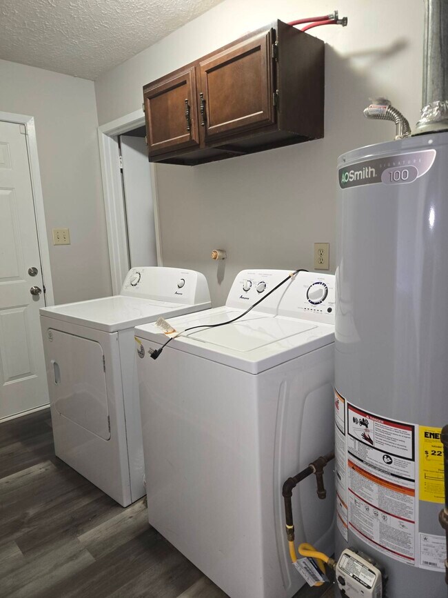 Foto del edificio - 3111 Pawnee Dr