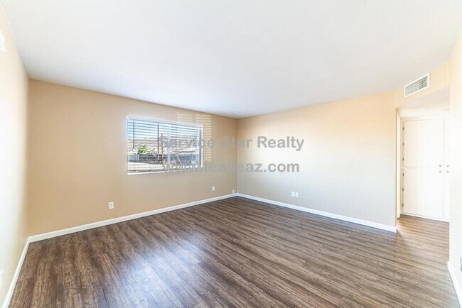 Foto del edificio - 735 E Hazel Dr