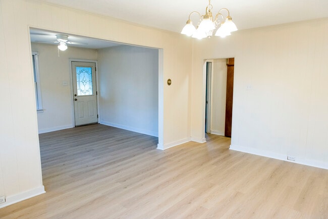 Building Photo - 8 Poplar Ave