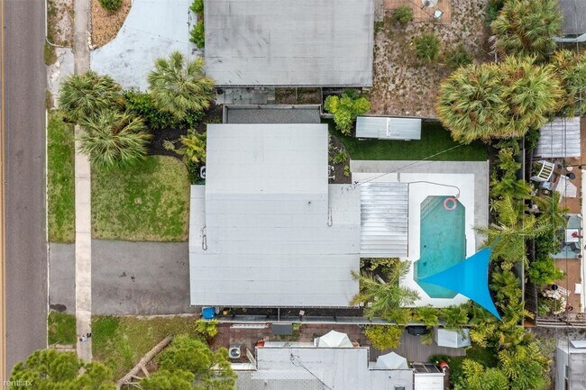 Building Photo - 3 br, 1 bath House - 8013 R 22Nd Avenue N
