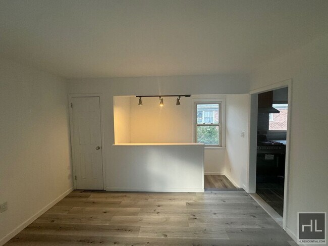 Foto del edificio - Spacious & Lux Renovated Home with up-scal...