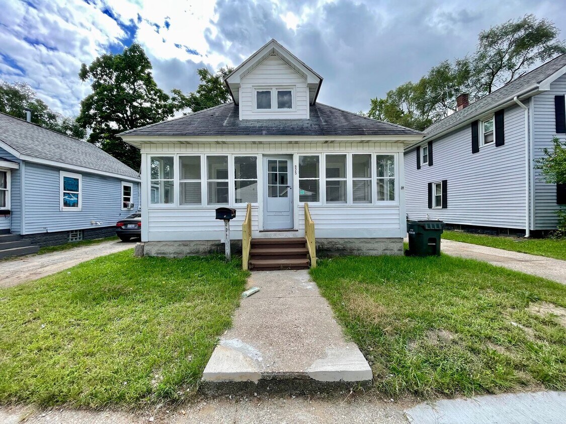 Primary Photo - Two Bedroom Home in Muskegon