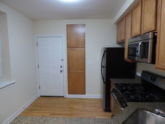 Foto del edificio - 2340 W Granville Ave