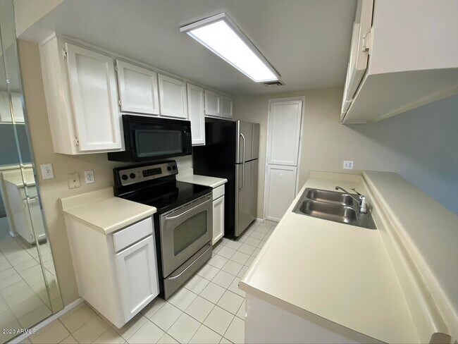 Foto del edificio - 2228 E Campbell Ave