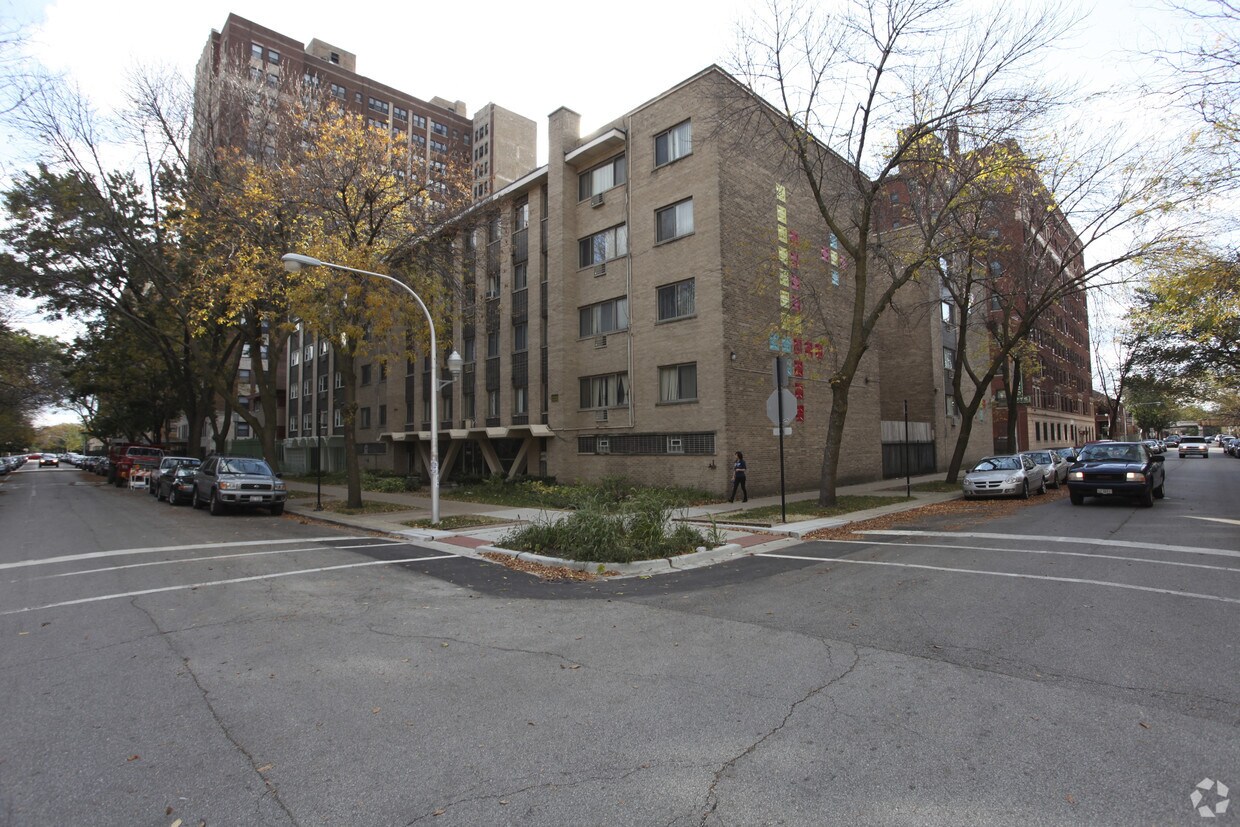 Building Photo - 6250 N Kenmore Ave
