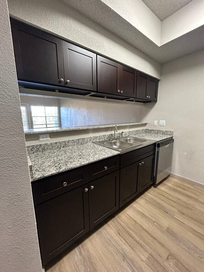 Building Photo - Coppertree Apartment Homes