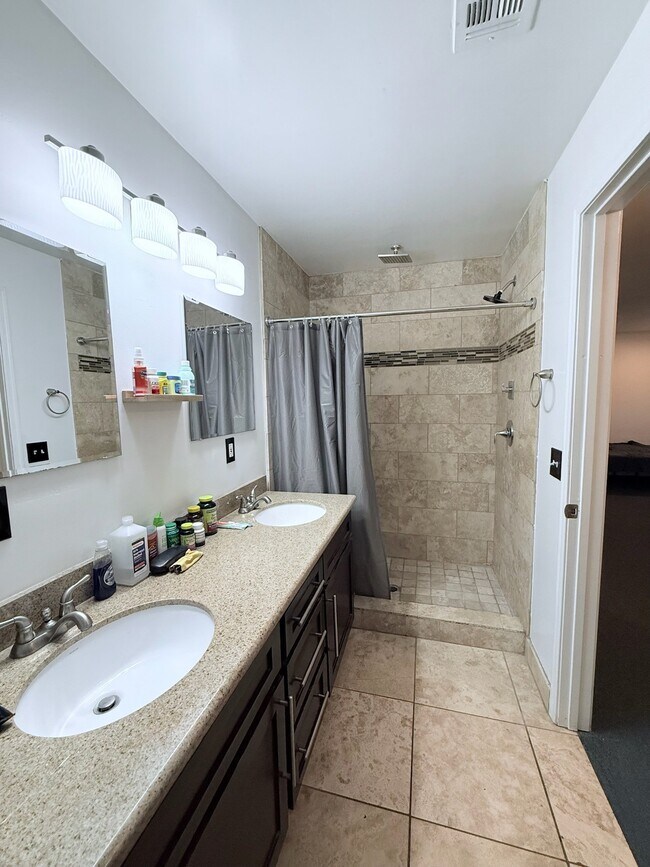 Foto del edificio - 4213 N Westview Dr