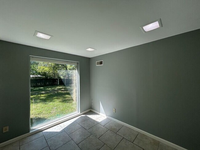 Foto del edificio - 3739 Winderwood Cir