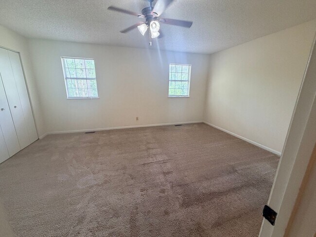 Building Photo - 3BD/2B Townhouse in New Wood Valley