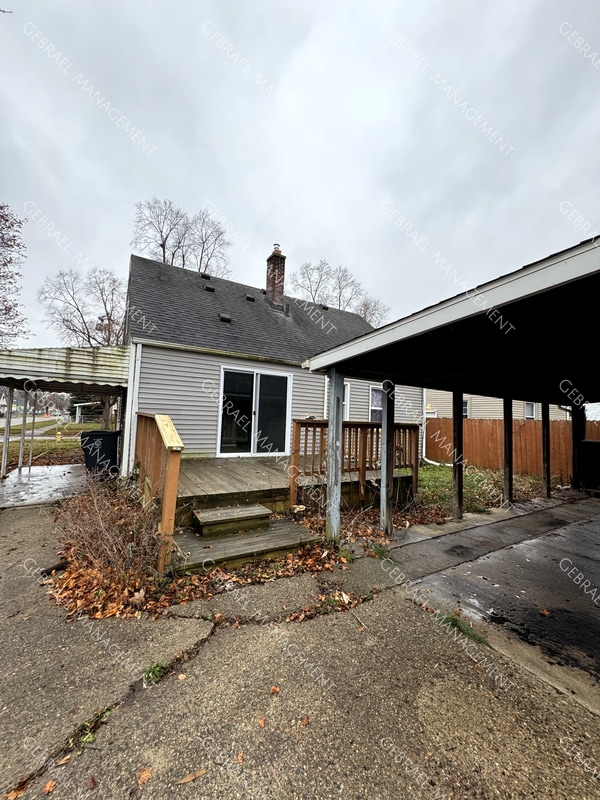 Building Photo - 702 Crawford St