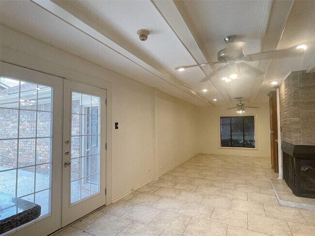 Foto del edificio - 9655 Meadowcroft Dr