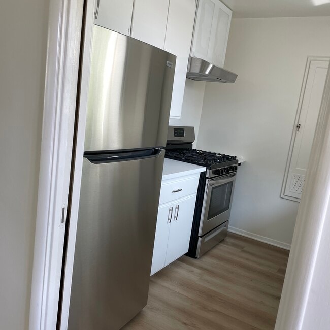 appliances - 2122 Montana Ave