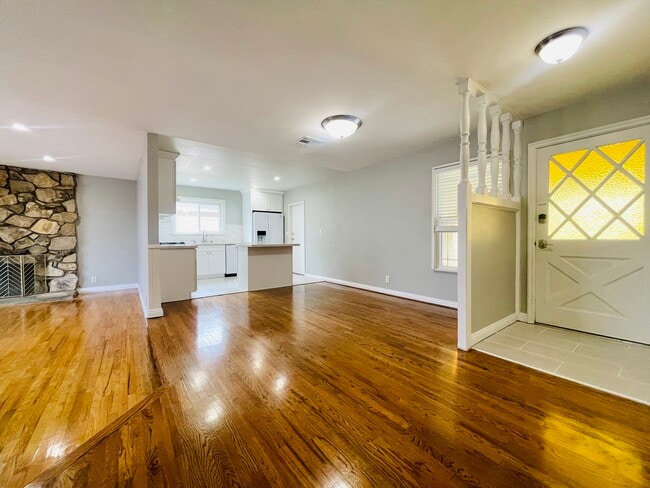 Building Photo - 10473 Rose Ann Cir