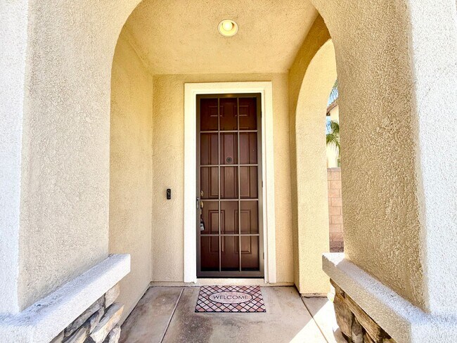 Foto del edificio - Spacious 4 Bedroom Canyon Hills Retreat with Private Balcony