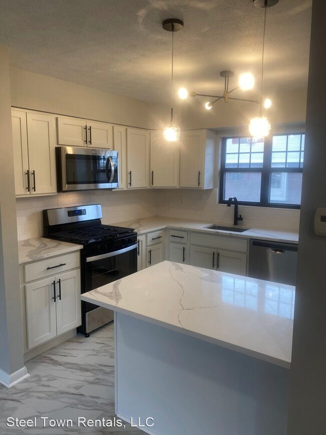 Building Photo - 2 br, 1.5 bath House - 115 Longfellow Court