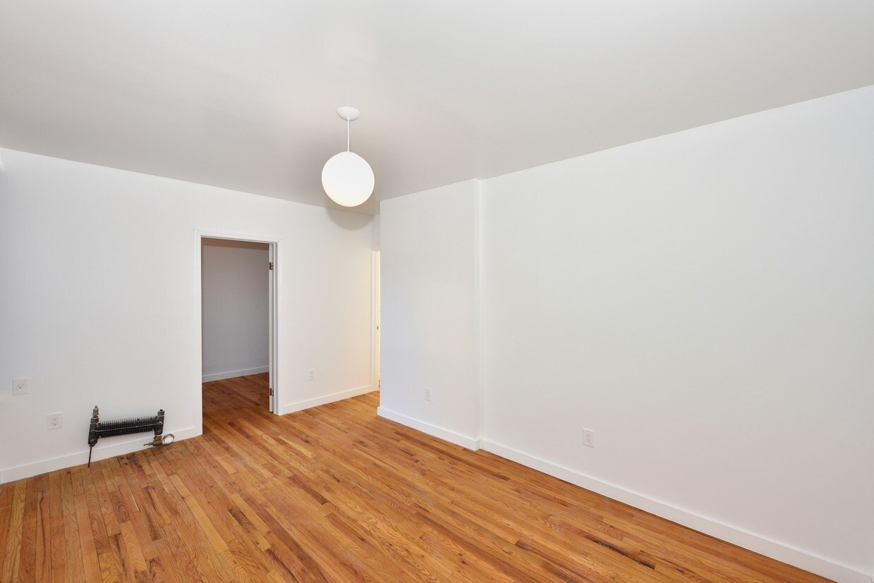 Primary Photo - 300 W 15th St