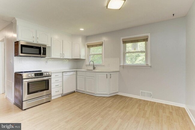 Foto del edificio - 5726 Crawford Dr