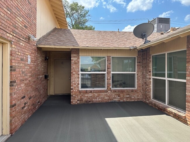 Building Photo - 10514 Ashwood Dr