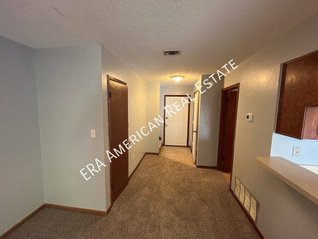 Foto del edificio - 2 bedroom townhome with fireplace!