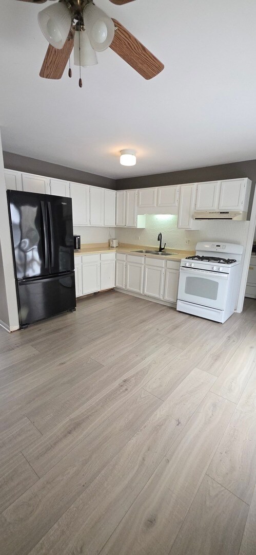 Foto del edificio - 1114 N Oak Terrace