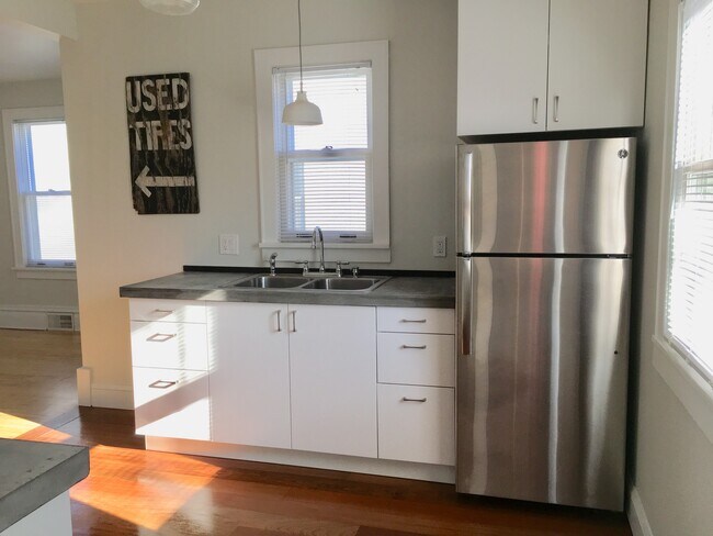 kitchen - 1711 3rd Ave N