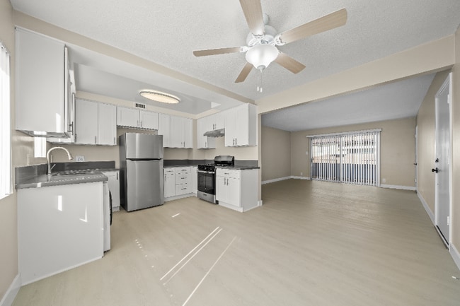 Building Photo - 12236 Manor Dr