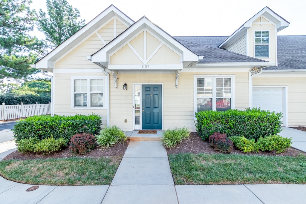 1107 Davant Lane, 3 bedroom, 3 bath, townhome with one-car garage in gated community - 1107 Davant Ln