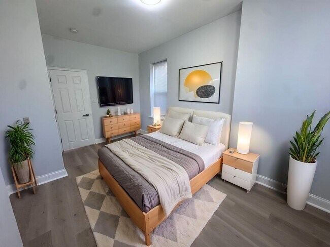 Foto del edificio - 5811 Crittenden St