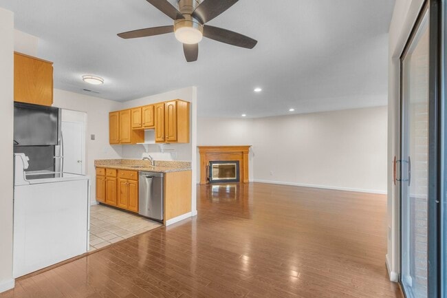 Building Photo - 25 2nd St