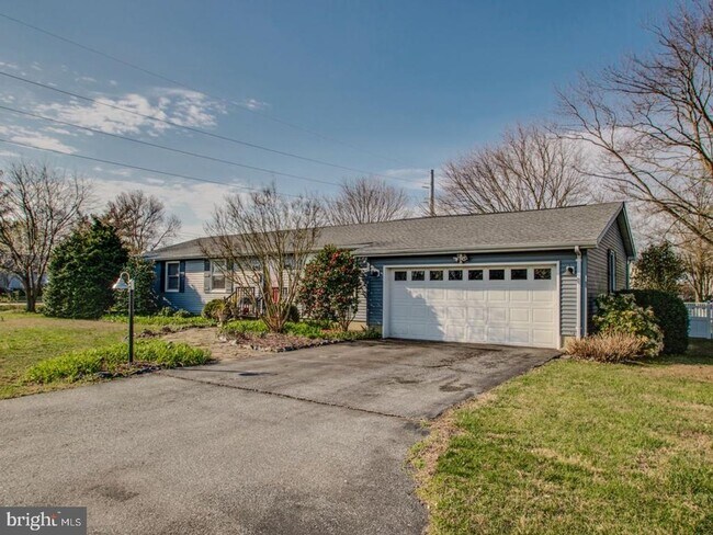 Foto del edificio - 18472 Linden Ln