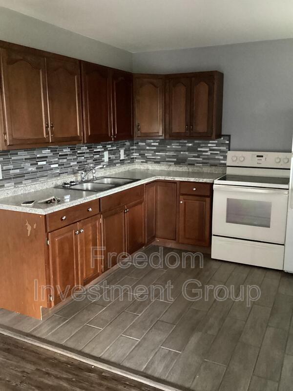 Building Photo - 523 Whitecrest Dr