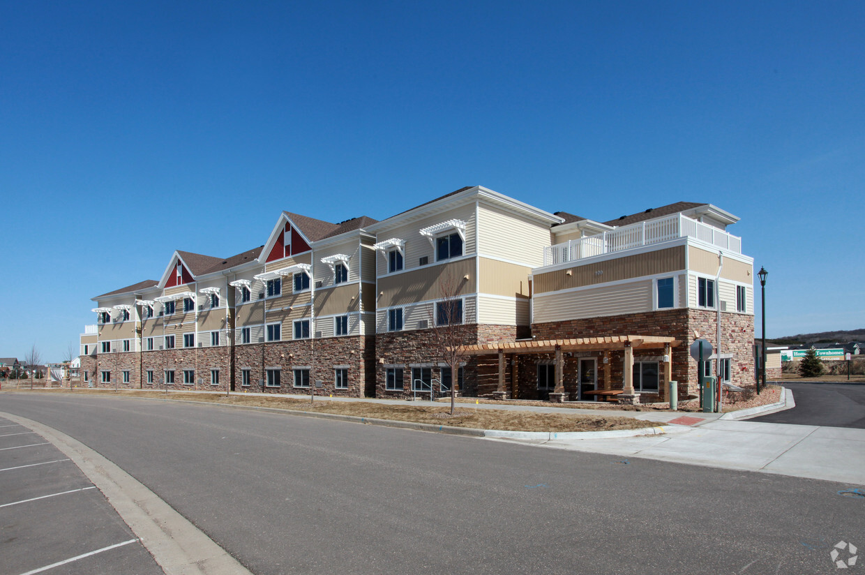 Primary Photo - Heirloom Court Apartments