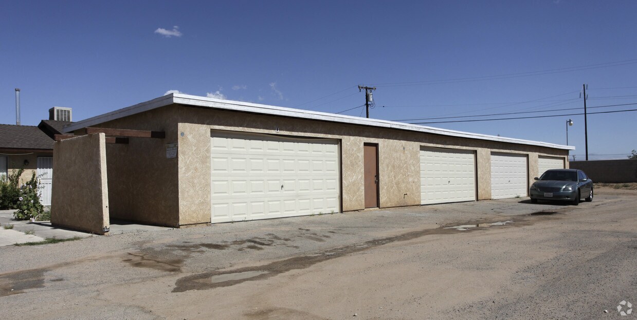 Building Photo - 15957 Tokay St