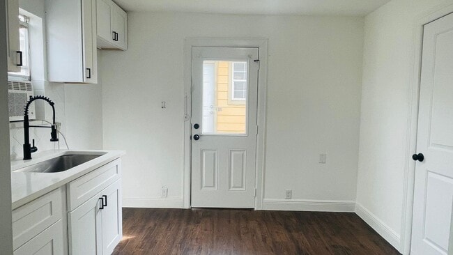 Foto del edificio - 413 N Live Oak St