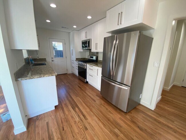 Building Photo - 3392 McKinley Dr