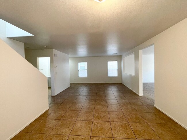 Building Photo - Wonderful Two-story single-family house