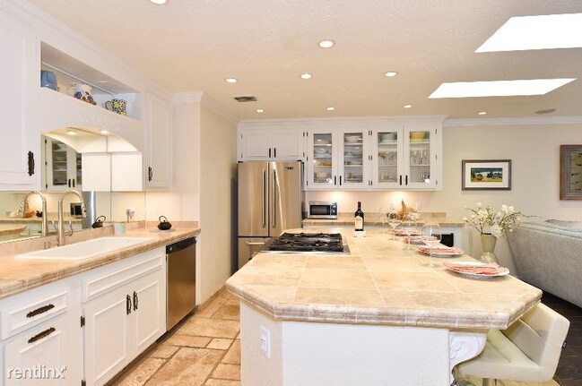 Building Photo - 2 br, 2 bath Condo - 222 Vista Ct.