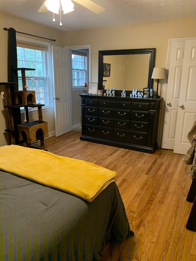 Master bed - 1554 Cain Rd
