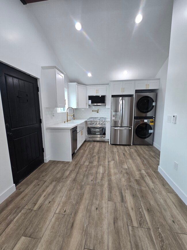 Building Photo - 9419 True Ave