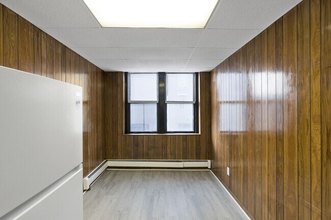 Foto del edificio - 2 N Huron St